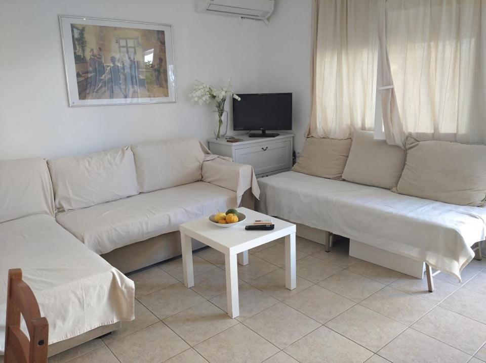 Ferienwohnung Δεσποινα Néa Péramos Exterior foto