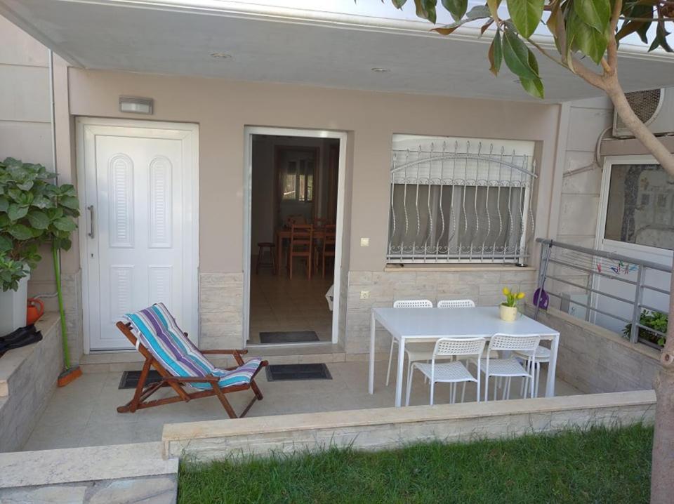 Ferienwohnung Δεσποινα Néa Péramos Exterior foto