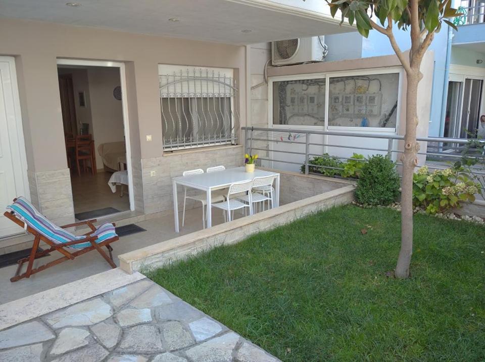 Ferienwohnung Δεσποινα Néa Péramos Exterior foto