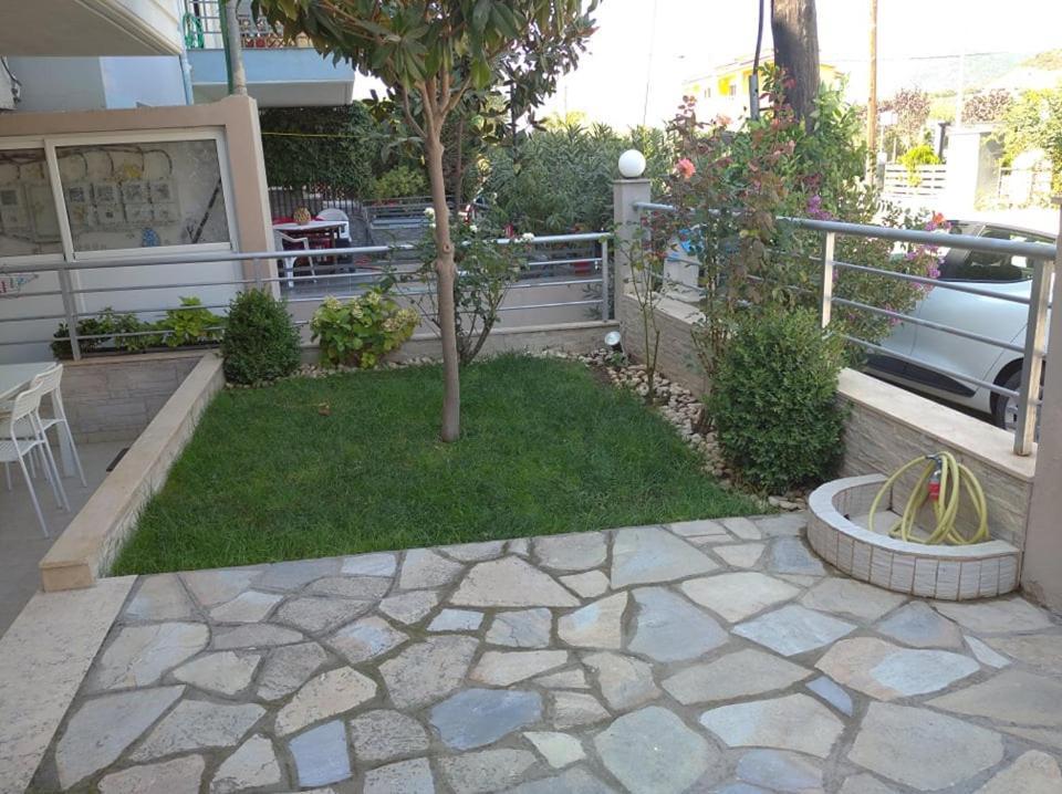 Ferienwohnung Δεσποινα Néa Péramos Exterior foto