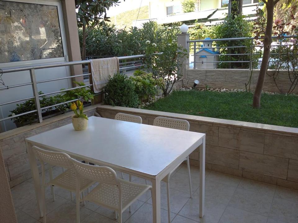 Ferienwohnung Δεσποινα Néa Péramos Exterior foto
